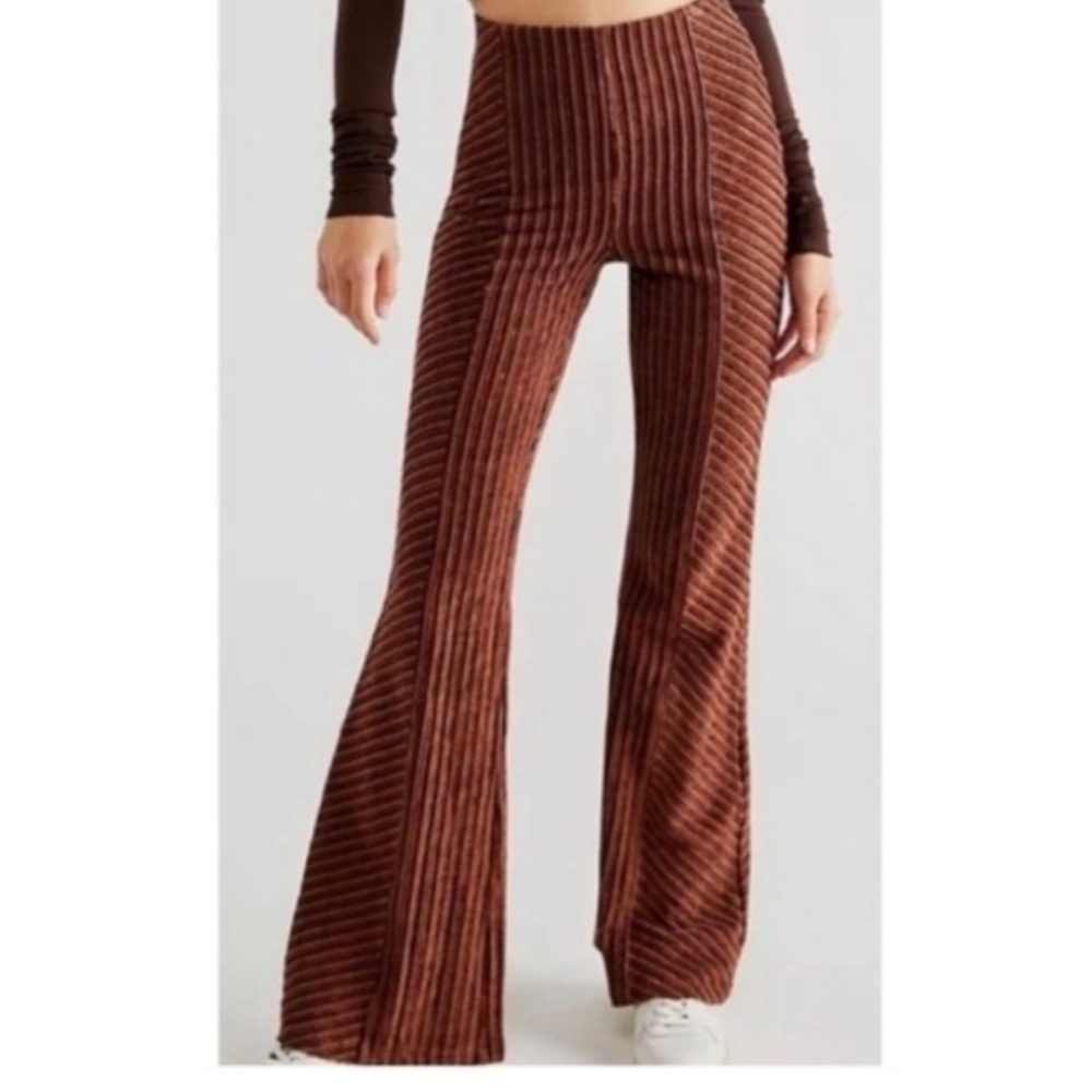 Free People Slim Pull-On Velvet Flare Pants in Brunette XS